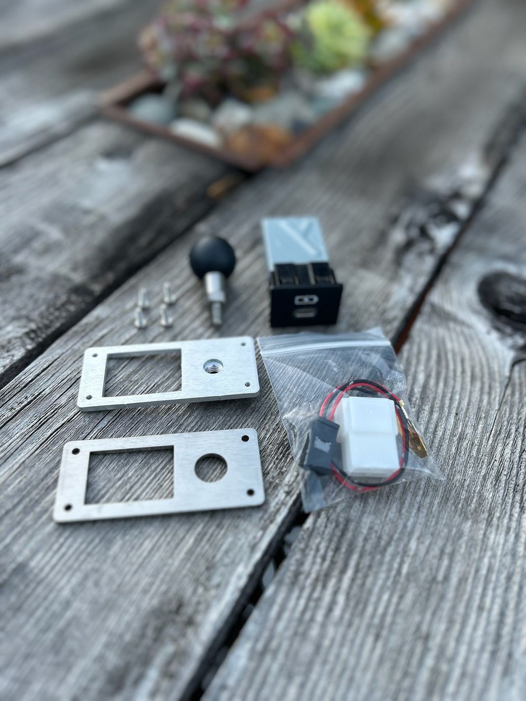 FJ62 Dash Clock Charging port