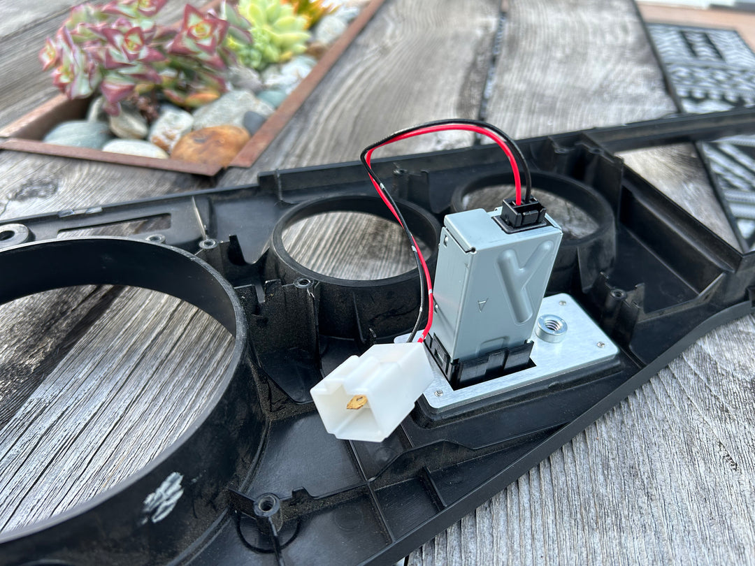 FJ62 Dash Clock Charging port