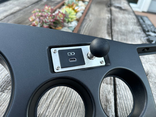 FJ62 Dash Clock Charging port