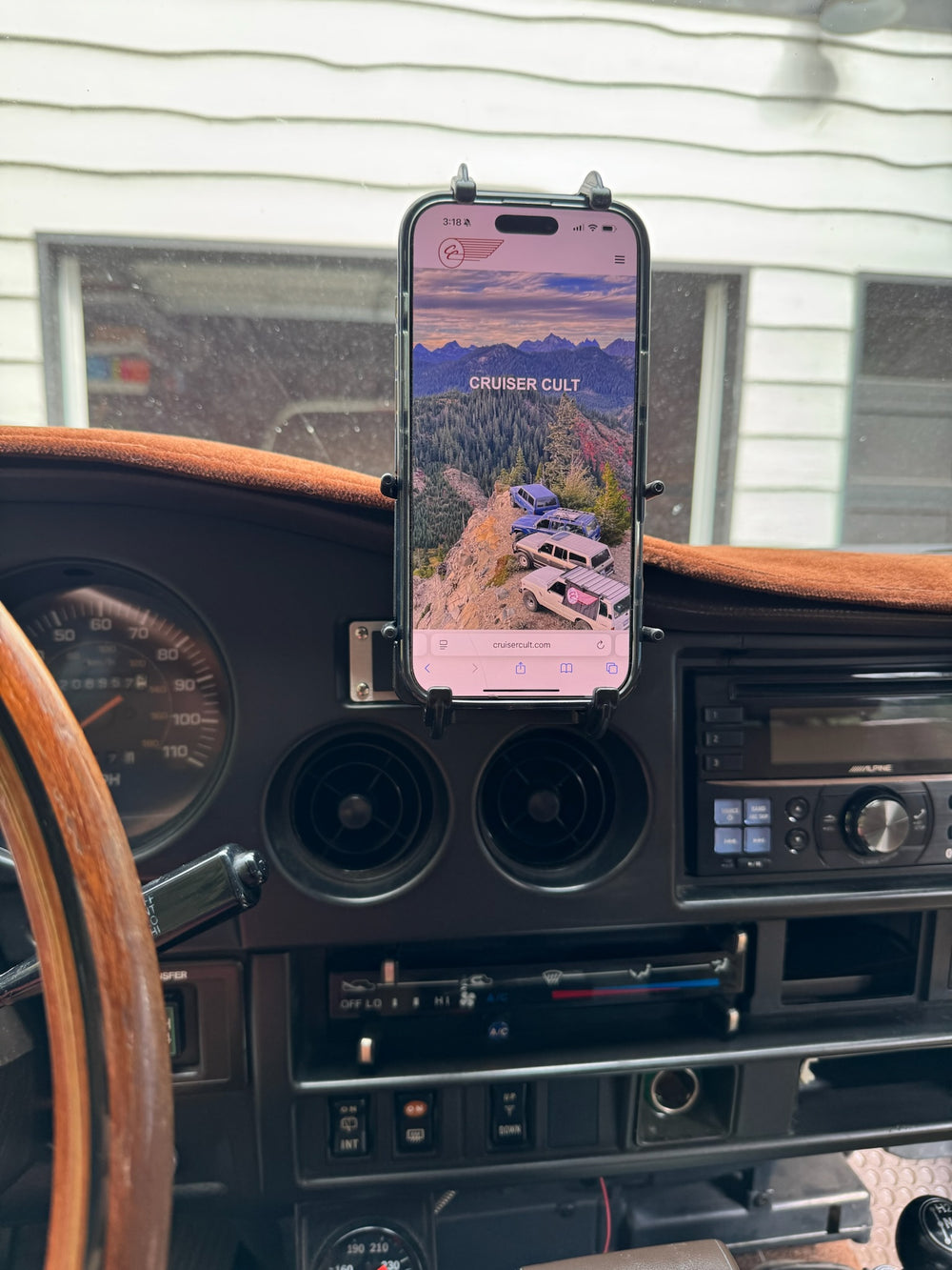 FJ62 Dash Clock Charging port