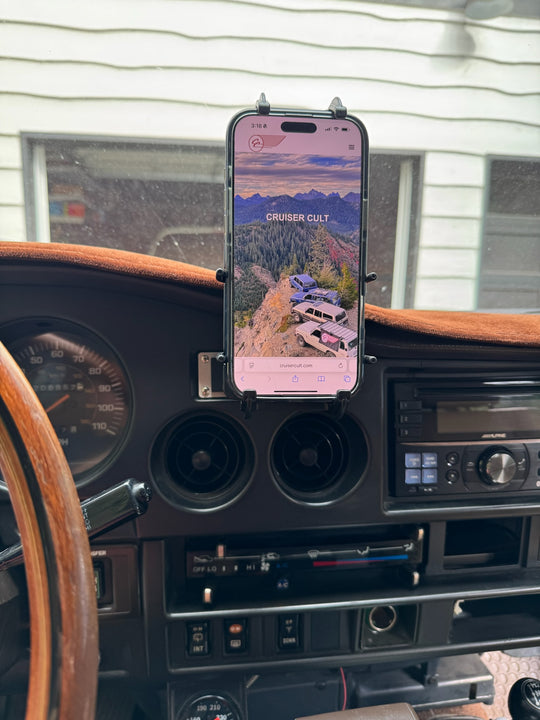 FJ62 Dash Clock Charging port